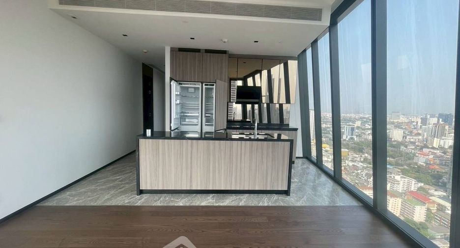 For sale 4 bedrooms condo in Watthana, Bangkok