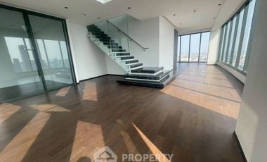 For sale 4 ベッドルーム condo in Watthana, Bangkok