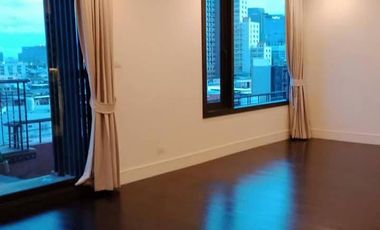 For sale 3 bedrooms condo in Khlong Toei, Bangkok