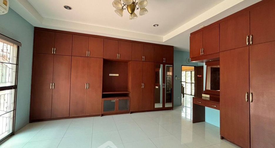 For sale 5 bedrooms house in Sattahip, Chonburi
