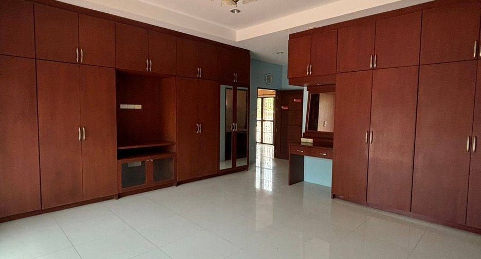 For sale 5 bedrooms house in Sattahip, Chonburi