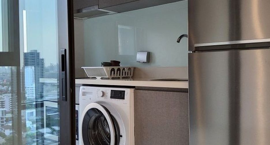 For sale 1 bed condo in Khlong Toei, Bangkok