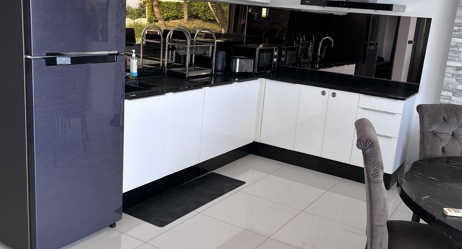 For sale 2 bedrooms apartment in Mueang Phuket, Phuket