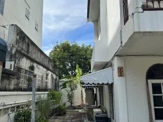 For sale 5 bedrooms house in Huai Khwang, Bangkok