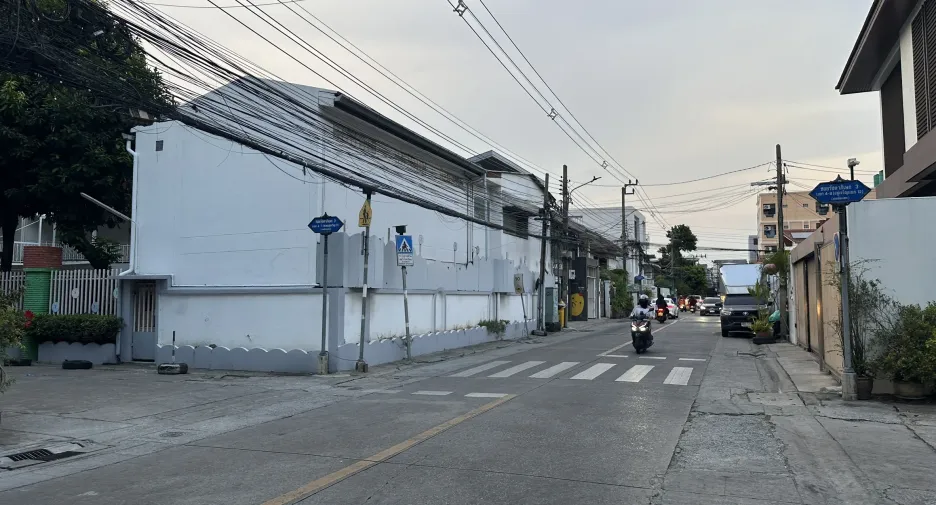 Haus zum Kauf mit 5 Zimmer in Huai Khwang, Bangkok