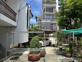 For sale 5 bedrooms house in Huai Khwang, Bangkok