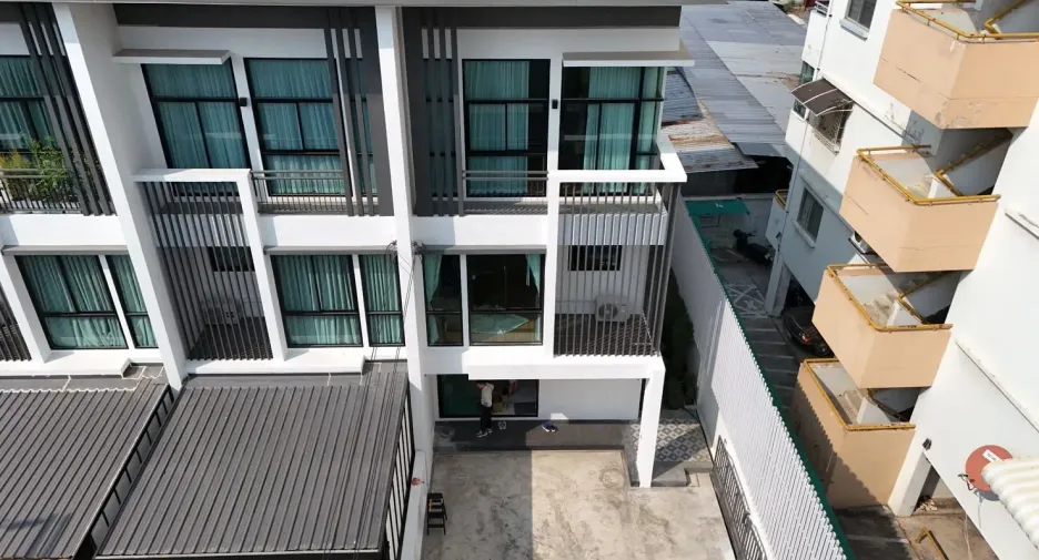À louer 3 chambres maison à Lat Phrao, Bangkok