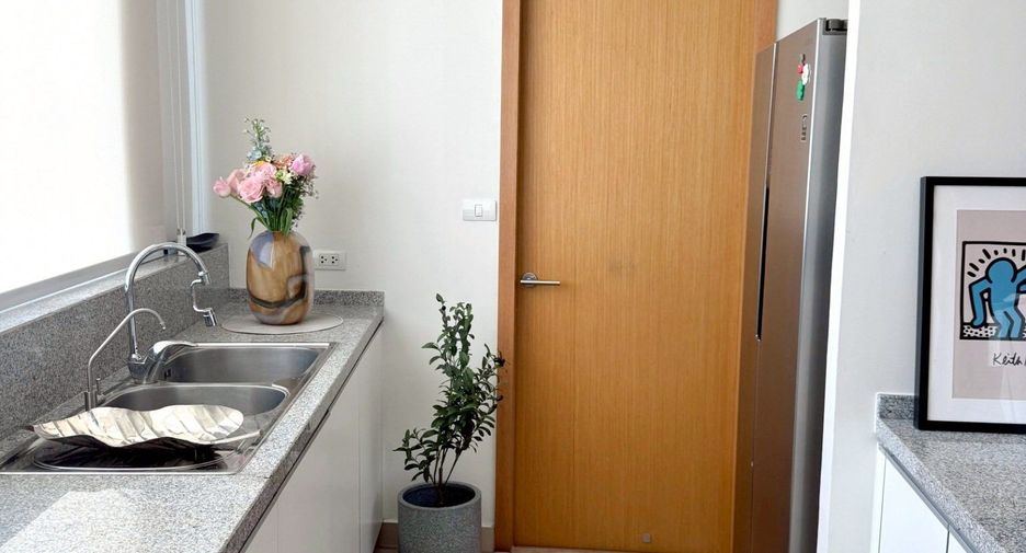 For rent 3 ベッドルーム condo in Khlong Toei, Bangkok