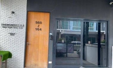 Casa adosada en venta y en alquiler de 2 habitaciones en Khan Na Yao, Bangkok