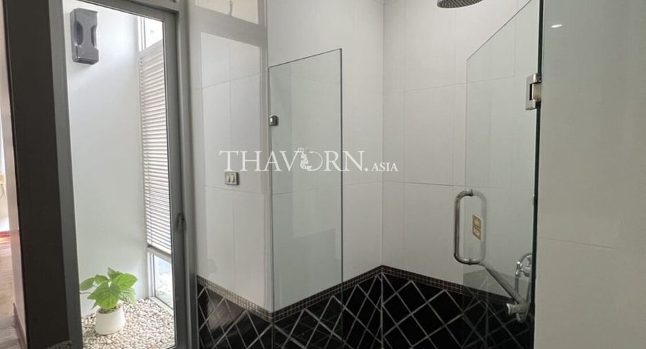 For sale 4 bedrooms house in Sattahip, Chonburi