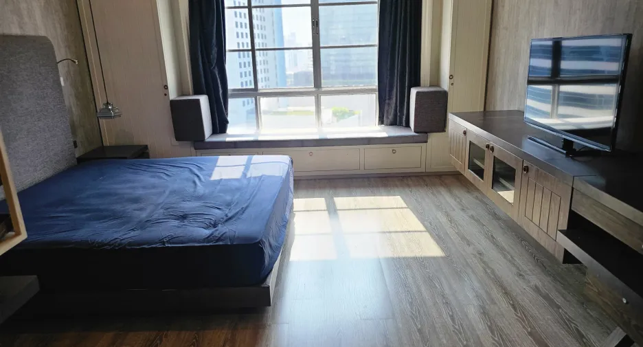 For rent 2 bedrooms condo in Khlong Toei, Bangkok