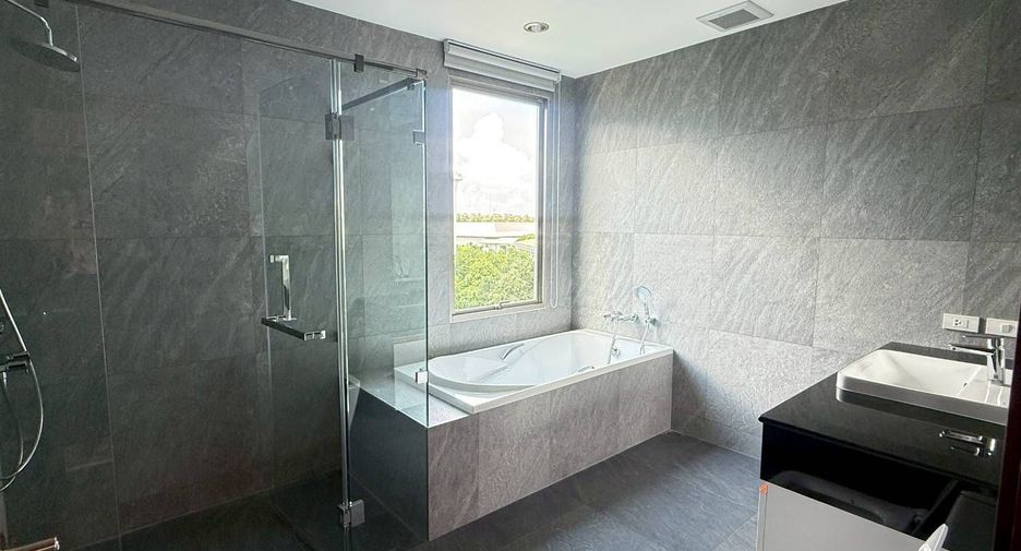 For rent 3 bedrooms condo in Mueang Chiang Mai, Chiang Mai