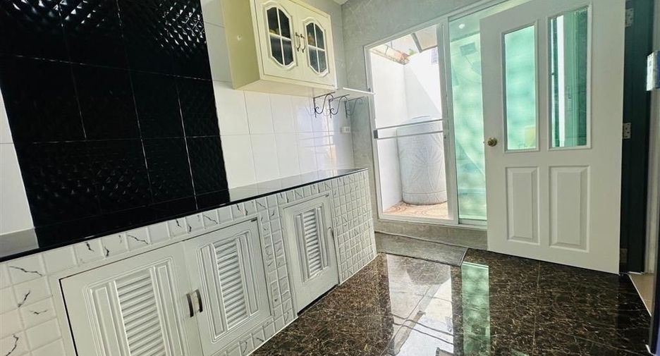 For sale 3 bedrooms townhouse in Sai Mai, Bangkok