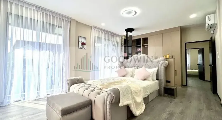 For sale 5 bedrooms house in Bang Lamung, Chonburi