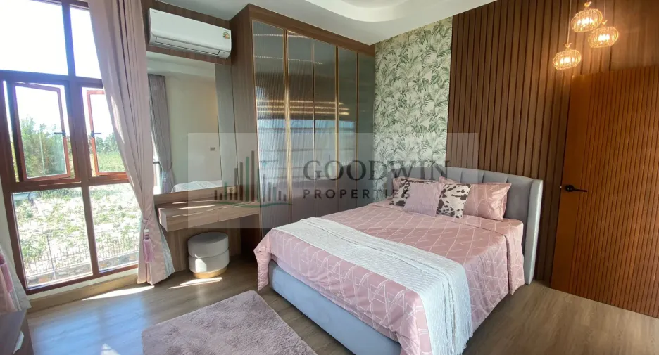 Casa en venta de 5 habitaciones en Bang Lamung, Chonburi