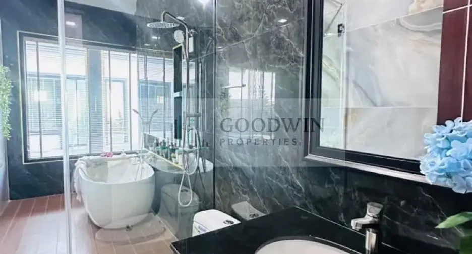 For sale 3 bedrooms condo in East Pattaya, Pattaya