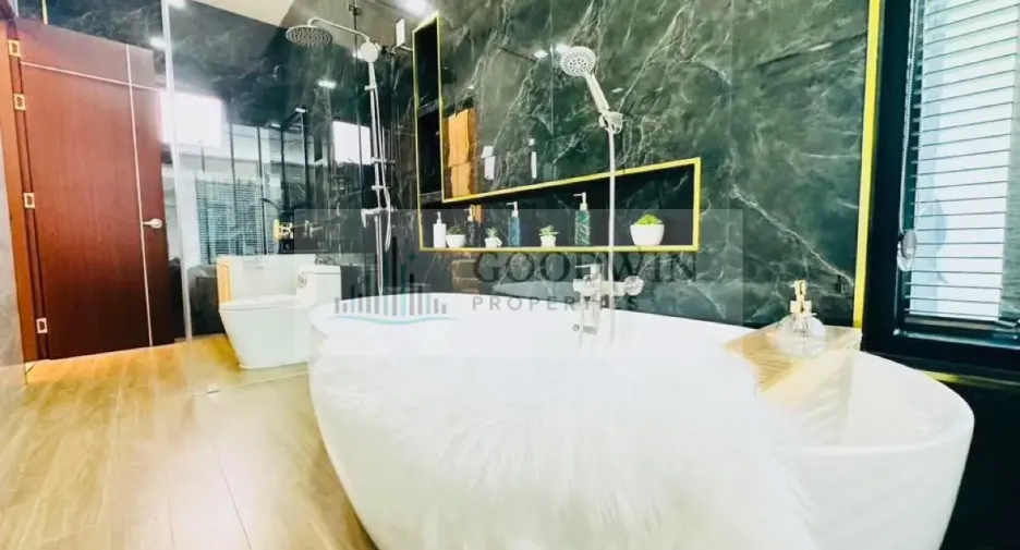 For sale 3 bedrooms condo in East Pattaya, Pattaya
