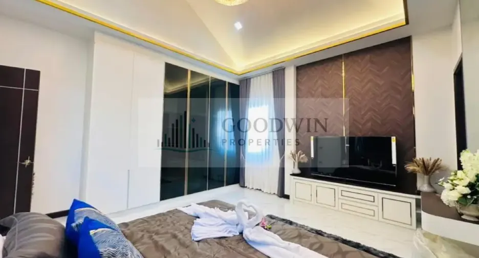 For sale 3 bedrooms condo in East Pattaya, Pattaya