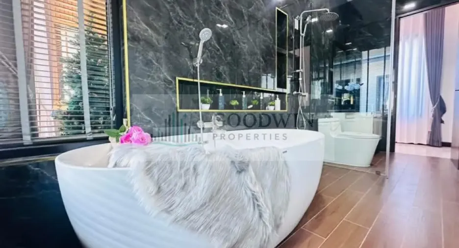 For sale 3 bedrooms condo in East Pattaya, Pattaya