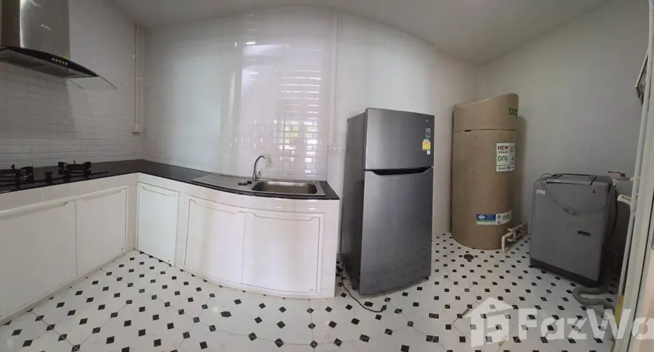 For rent 3 bedrooms townhouse in Mueang Chiang Mai, Chiang Mai