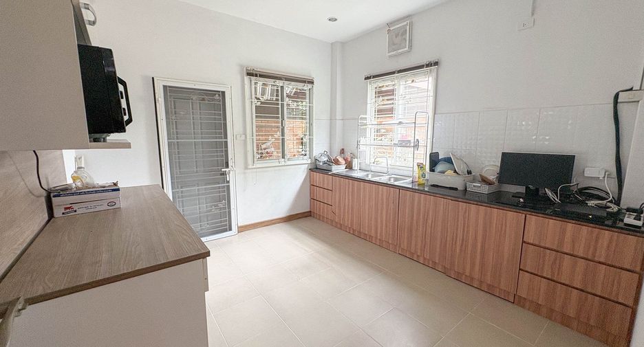 Casa en alquiler de 6 habitaciones en San Kamphaeng, Chiang Mai