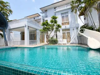À vendre et à louer 4 chambres maison à Jomtien, Pattaya