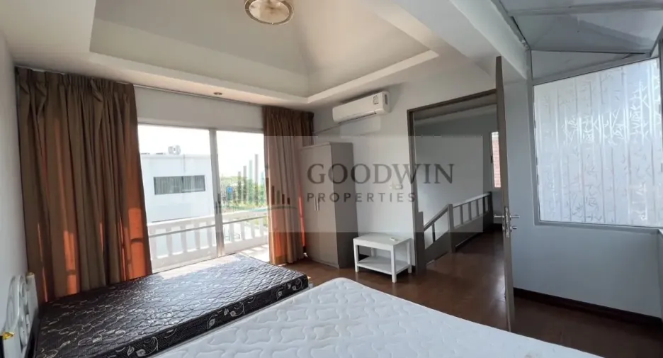 À vendre et à louer 4 chambres maison à Sattahip, Chonburi