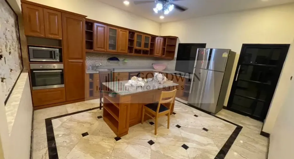 For rent and for sale 5 bedrooms house in Bang Lamung, Chonburi