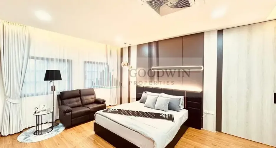 For sale 3 bedrooms condo in East Pattaya, Pattaya