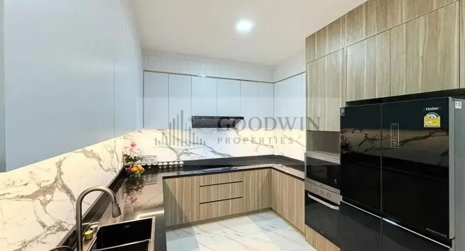 For sale 3 bedrooms condo in East Pattaya, Pattaya