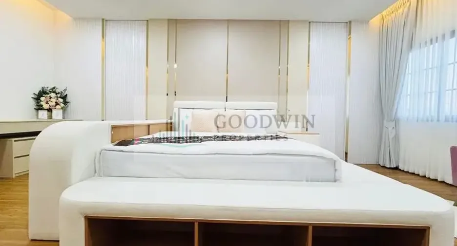 For sale 3 bedrooms condo in East Pattaya, Pattaya