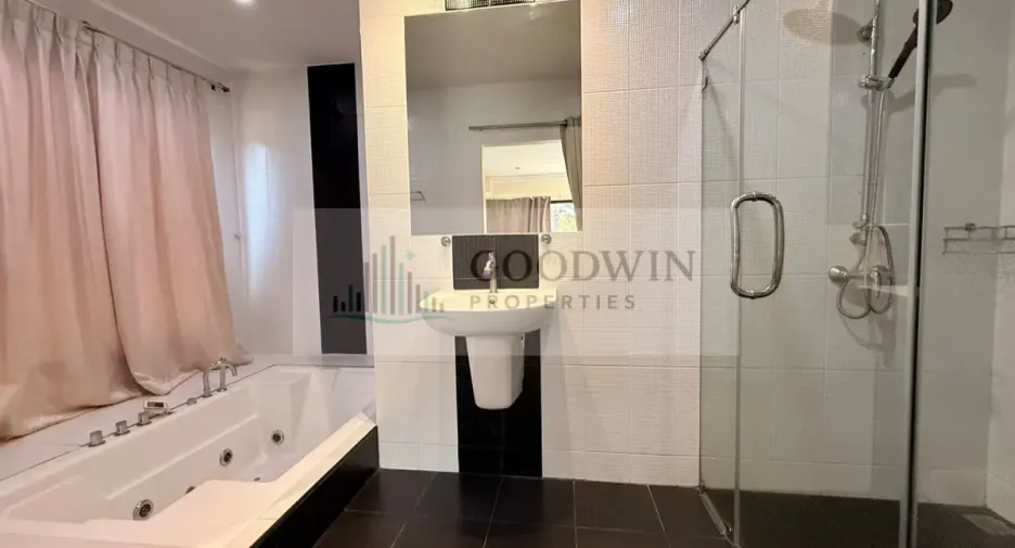 Haus zum Kauf und zur Miete mit 5 Zimmer in Jomtien, Pattaya