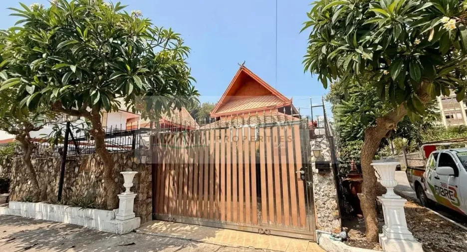 Haus zum Kauf und zur Miete mit 3 Zimmer in Pratumnak, Pattaya