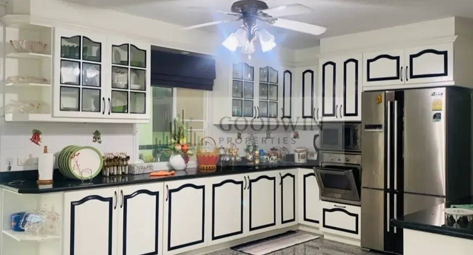 Haus zum Kauf mit 4 Zimmer in Bang Lamung, Chonburi