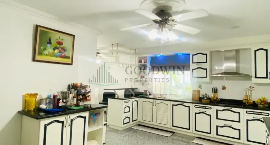 Haus zum Kauf mit 4 Zimmer in Bang Lamung, Chonburi