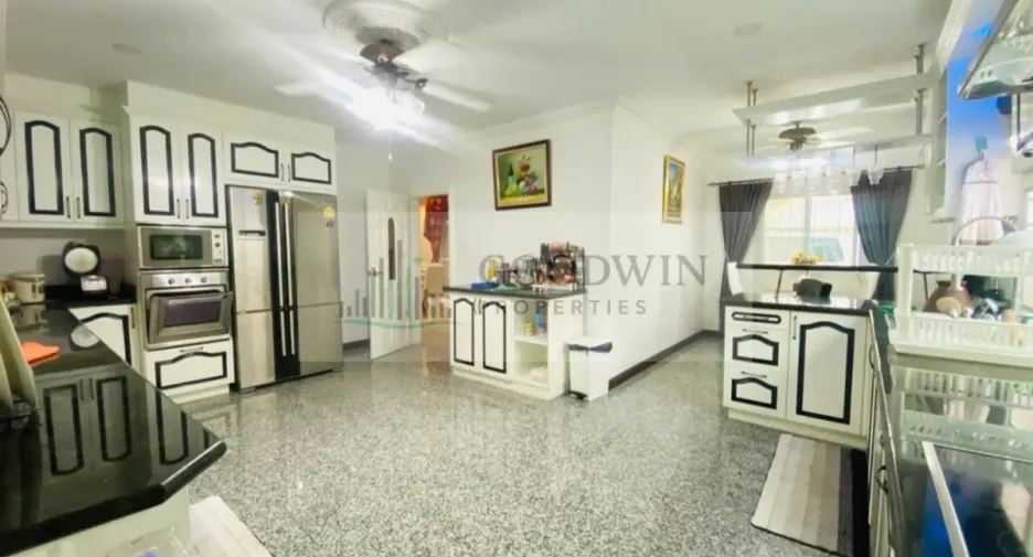 Haus zum Kauf mit 4 Zimmer in Bang Lamung, Chonburi
