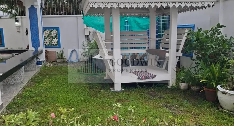 Haus zum Kauf mit 4 Zimmer in Bang Lamung, Chonburi