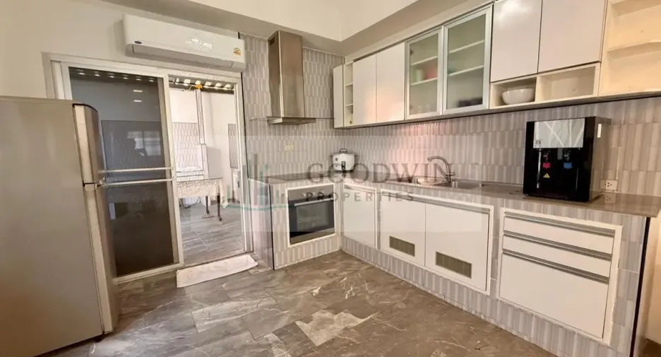 For sale and for rent 6 bedrooms house in Jomtien, Pattaya