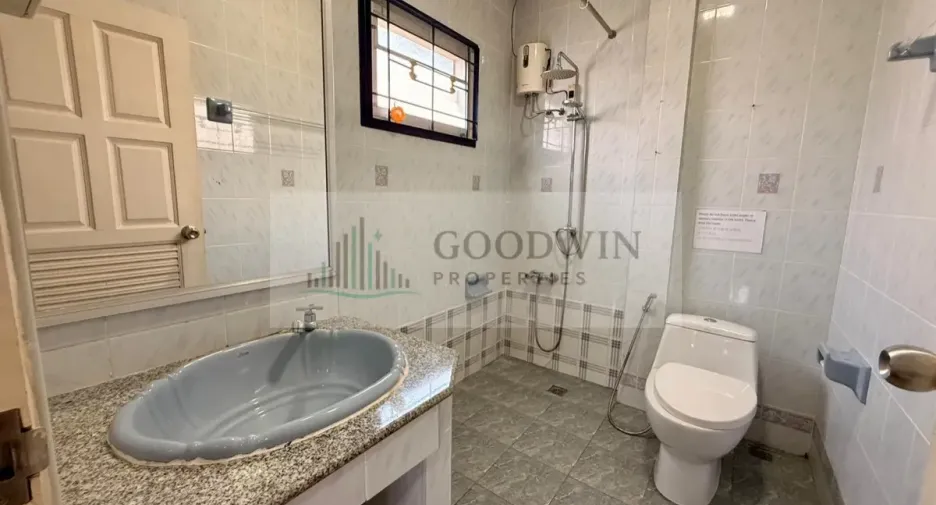 For sale and for rent 6 bedrooms house in Jomtien, Pattaya