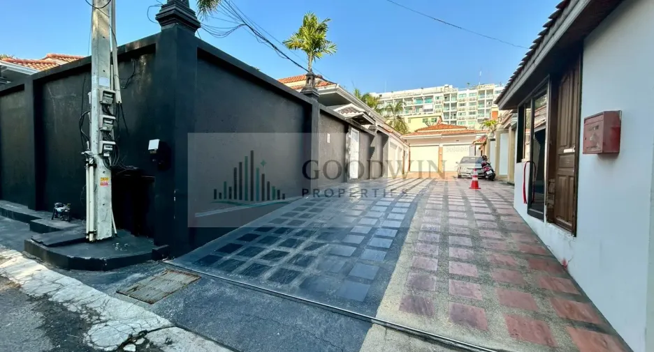 For sale 3 bedrooms villa in Pratumnak, Pattaya