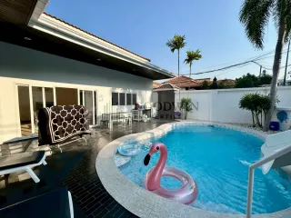 For rent and for sale 3 bedrooms villa in Bang Lamung, Chonburi