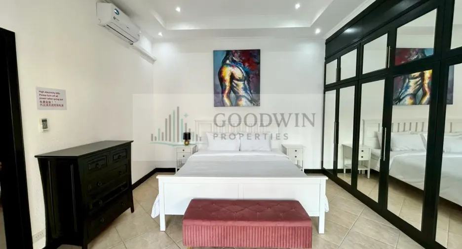 For sale 3 bedrooms villa in Pratumnak, Pattaya