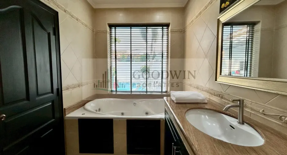 For sale 3 bedrooms villa in Pratumnak, Pattaya