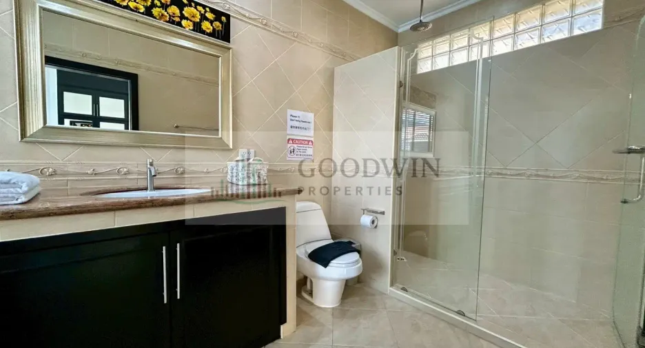 For sale 3 bedrooms villa in Pratumnak, Pattaya