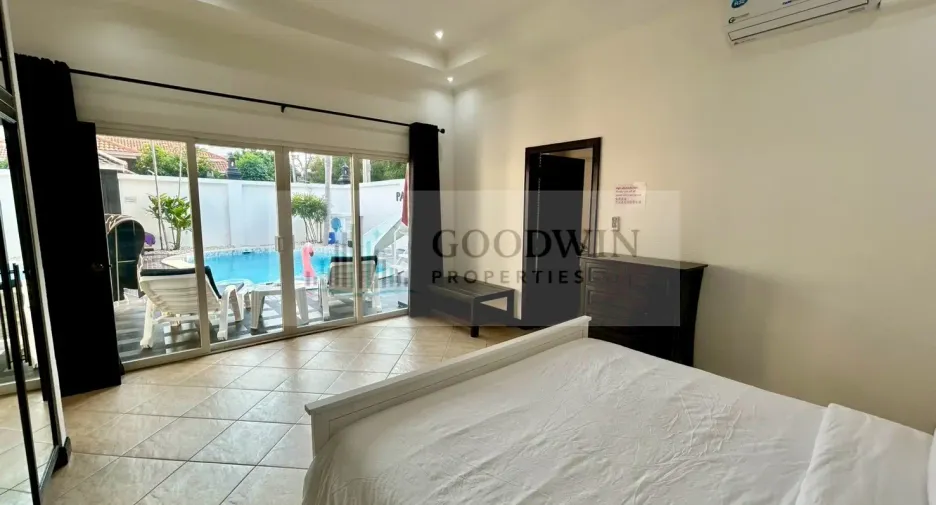 For sale 3 bedrooms villa in Pratumnak, Pattaya