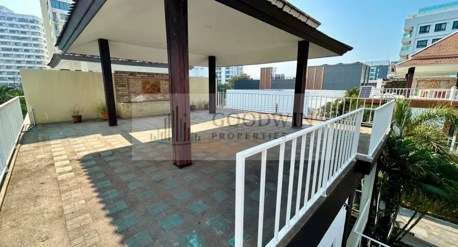 For rent and for sale 3 bedrooms house in Pratumnak, Pattaya