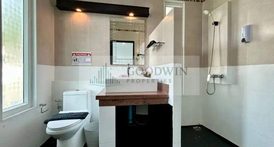 For rent and for sale 3 bedrooms house in Pratumnak, Pattaya