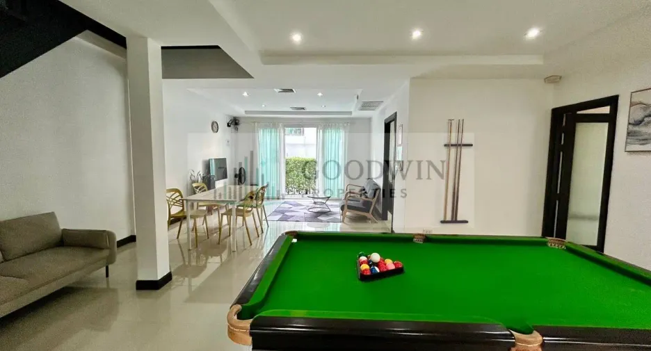 For rent and for sale 3 bedrooms house in Pratumnak, Pattaya