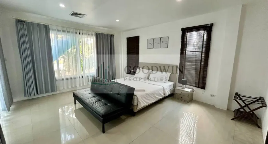 For rent and for sale 3 bedrooms house in Pratumnak, Pattaya