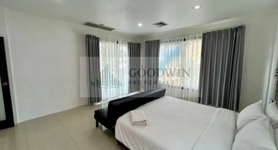 For rent and for sale 3 bedrooms house in Pratumnak, Pattaya